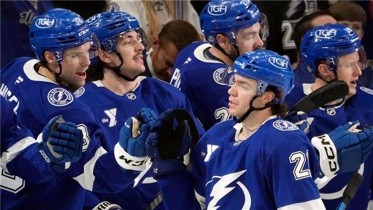 Trotz Stützle-Vorlage: Ottawa unterliegt Tampa deutlich Tampa Bay gewann in der NHL erneut gegen Ottawa mit Tim Stützle.