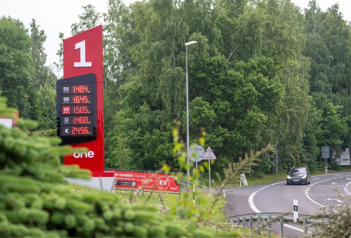 Günstig tanken in Echtzeit: Deutschlands neue Umkreissuche günstigste Tankstelle im Umkreis finden
aktuelle Benzinpreise nach Postleitzahl
wo kann man heute billig tanken
Live-Spritpreise in meiner Nähe
billig tanken mit Umkreissuche