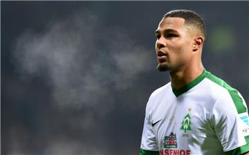 Tannenbaum statt Raute auf der Brust: Bremens Torschütze Serge Gnabry. 