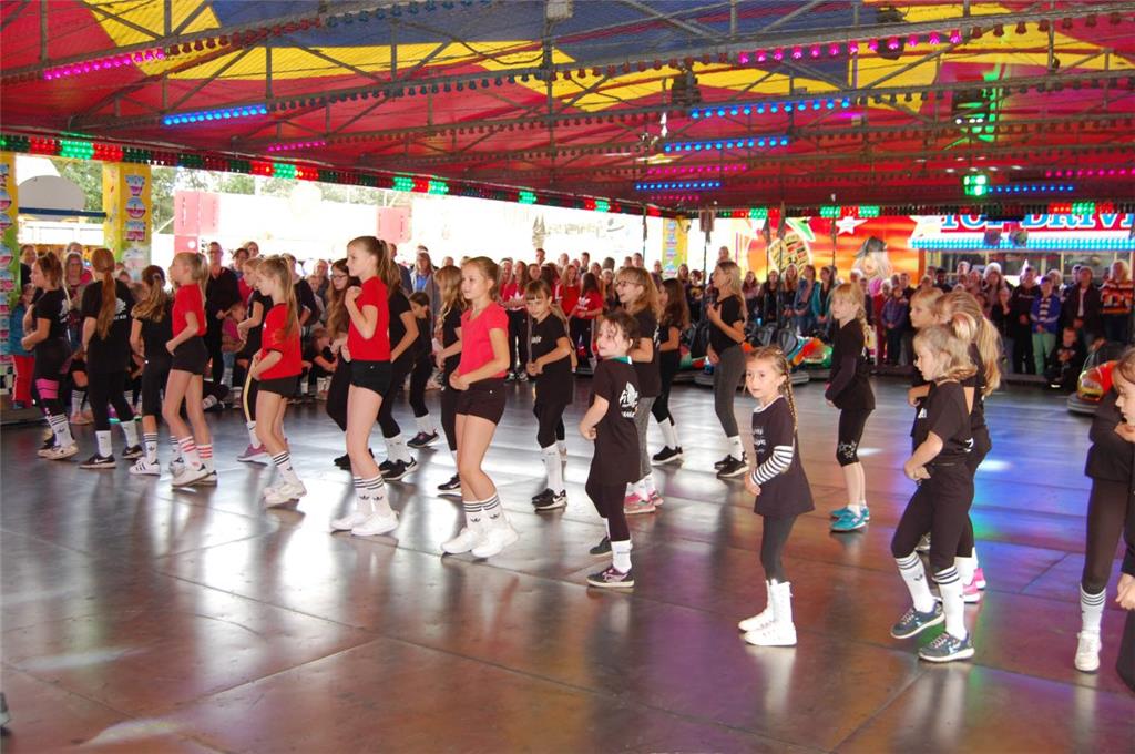 Tanzvorführungen der Zumba Kids. Foto: Heß