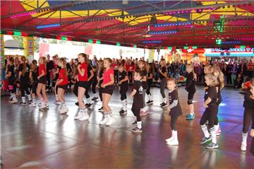 Tanzvorführungen der Zumba Kids. Foto: Heß