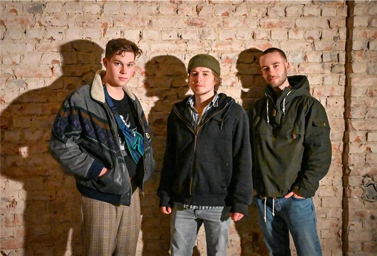 Party in Bremerhaven: Electro Club geplant Tari, Laurens und Laurenz lieben elektronische Musik. Weil es in Bremerhaven keinen Club gibt, wollen sie selbst einen gründen.