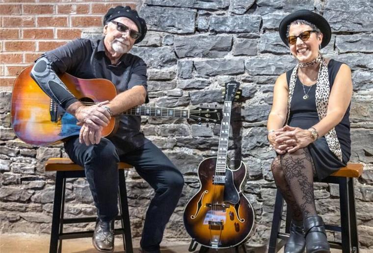 Blues-Duo aus den USA rockt Kirche in Wulsdorf Das Duo TasCru