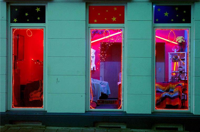 Tatort Koberfenster: In so einer Kabine in der Lessingstraße soll eine Prostituierte zweimal von ihrem Zuhälter vergewaltigt worden sein.