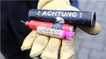Tausende illegale Feuerwerkskörper spürte der Zoll in Hannover in Hunderten Paketen auf. 