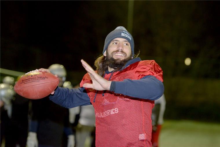 Neuer Seahawks-Quarterback Taylor Budd ist ein Hingucker Taylor Budd machte bei seinem ersten Training gleich eine gute Figur. Der Amerikaner ist der neue Quarterback bei den Seahawks.
