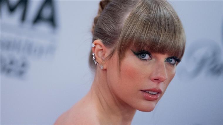 MTV Europe Music Awards wegen Nahost-Konflikts abgesagt Taylor Swift auf dem Roten Teppich der MTV Europe Music Awards vergangenes Jahr in Düsseldorf.