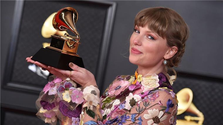 SZA und Swift: Frauen dominieren die Grammy-Verleihung Taylor Swift hat insgesamt zwölf Grammys gewonnen.
