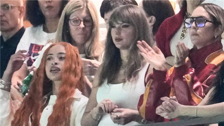 Trump spottet über Swift: Schlimmerer Abend als die Chiefs Taylor Swift (M) sah die Niederlage der Kansas City Chiefs.