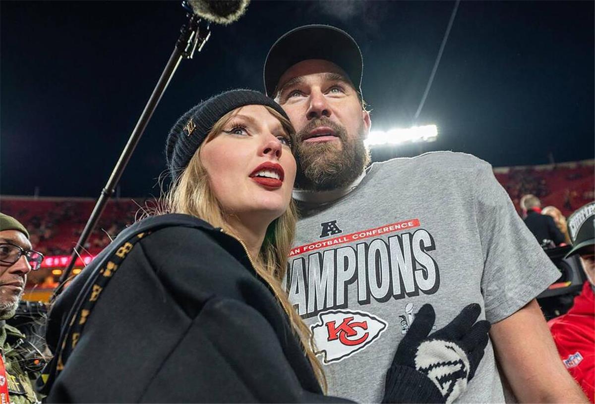 Swift kündigt Album für Oktober an - Küsse von Kelce Taylor Swift spricht im Podcast ihres Freundes Travis Kelce. (Archivfoto)