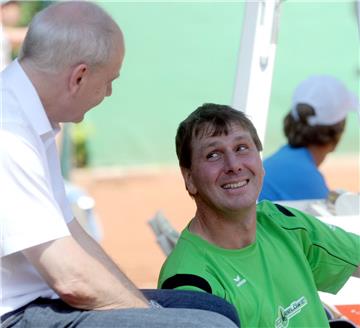 Teamchef Bernd Badenhorst (links) und Trainer Torben Theine freuen sich über den Zweitliga-Titel mit dem BTV. Foto Scheer