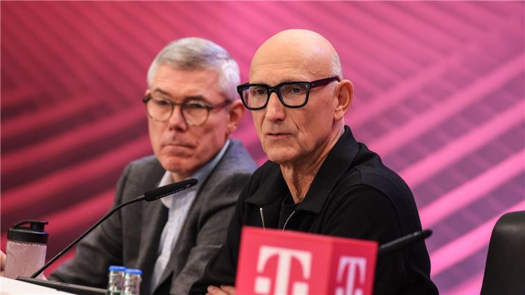 Telekom-Finanzvorstand Christian Illek (links) hält die Telekom-Preise für Glasfaser-Internet für attraktiv.