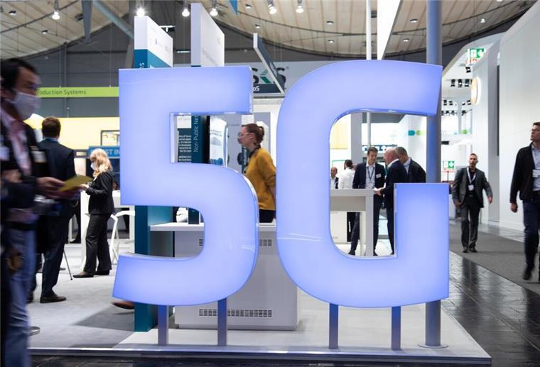 Bremerhaven surft schneller: 5G-Ausbau schreitet voran Der digitale Fortschritt bringt Bremerhaven näher zusammen: Mit 5G-Technologie begegnet die Telekom dem steigenden Bedarf und verbessert die Lebensqualität.