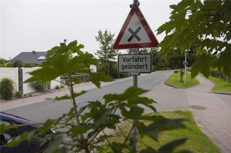 Wremen: Wo Strandbesucher aufs Tempolimit pfeifen Tempolimit: Alle Straßen in einer 30er-Zone sind gleichrangig. Wer in der gut ausgebauten Wremer Strandstraße mit Tempo 50 oder auch deutlich schneller unterwegs ist, hat die geänderte Vorfahrt oftmals nicht auf dem Zettel.