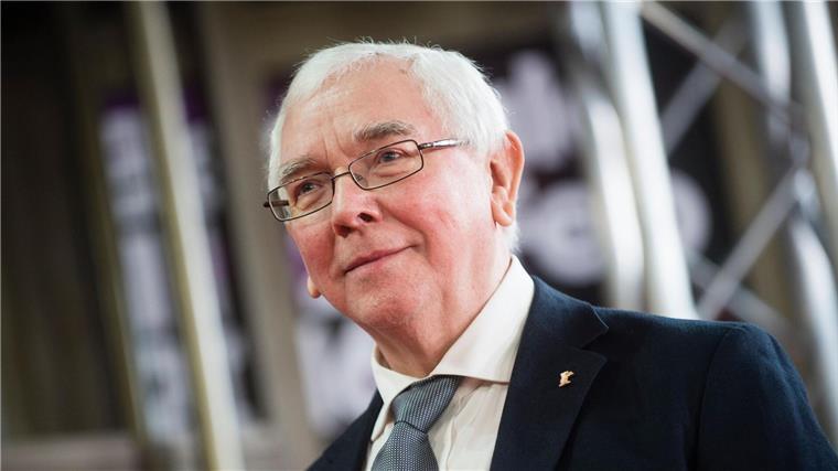 Britischer Filmemacher Terence Davies gestorben Terence Davies stellt „A Quiet Passion“ auf der Berlinale vor. Der britische Filmemacher ist im Alter von 77 Jahren gestorben.