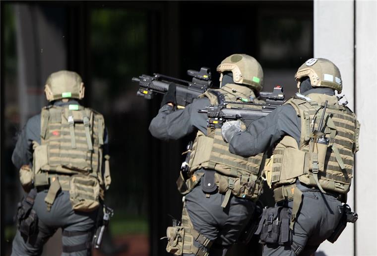 Terrorismus macht den Deutschen derzeit am meisten Angst. 73 der Befragten in einer representativen haben davo Angst.