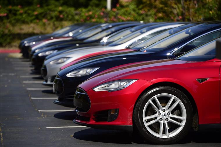 Nicht nur Borgward: Bremerhaven bewirbt sich auch um Tesla-Fabrik Nicht nur Borgward: Tesla befindet sich auf Expansionskurs. Auch in Europa will das US-Unternehmen Elektroautos bauen. Bremerhaven bewirbt sich als Standort.