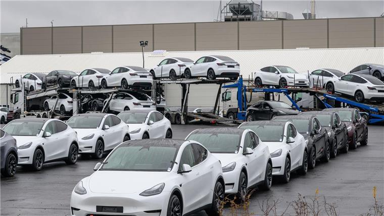 E-Automarkt 2024: Die großen Verlierer heißen Tesla und Opel Teslas verkauften sich in Deutschland im vergangenen Jahr sehr viel schlechter. (Archivbild)