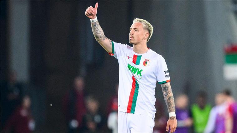 FC Augsburg gewinnt Testspiel-Stadtderby Testspiel: Augsburgs Phillip Tietz traf im Stadtderby per Hacke.