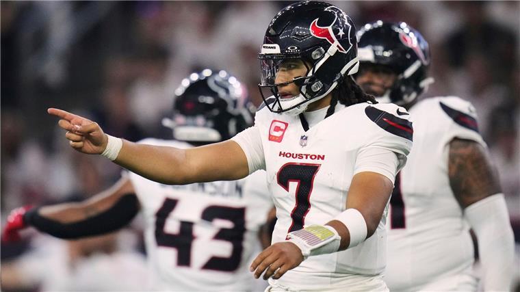 Johnsons spektakuläre Aktion verpufft: NFL-Pleite für Texans Texans-Quarterback C.J. Stroud (vorne) hat noch nicht so richtig in die Saison gefunden. Im Hintergrund ist Jakob Johnson.