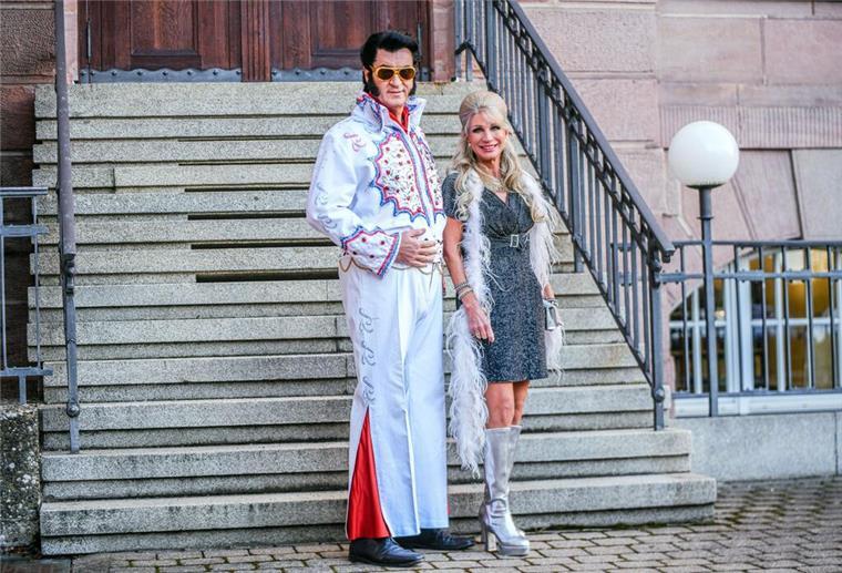 Söder geht zur Franken-Fastnacht als Elvis Presley „The king is back“ beschreibt Bayerns Ministerpräsident sein Kostüm für die Franken-Fastnacht.