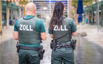 Thema Mindestlohn: Der Zoll hat in Bremerhaven Tankstellen-Shops und Getränkemärkte kontrolliert.