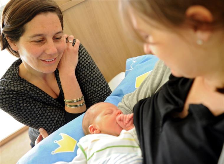 Helios gibt grünes Licht für Hebammenstützpunkt in Nordenham Themenfoto: Frauen die schwanger sind oder bereits entbunden haben, sollen ab Oktober den Hebammenstützpunkt in der Helios-Klinik Wesermarsch aufsuchen können.