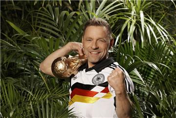 THOMAS HÄSSLER (50): 1990 wurde &quot;Icke&quot; Häßler Fußball-Weltmeister, heute trainiert er den Berliner Achtligisten Club Italia. Warum er Dschungelkönig wird? &quot;Weil ich mich mit Titeln auskenne.&quot;