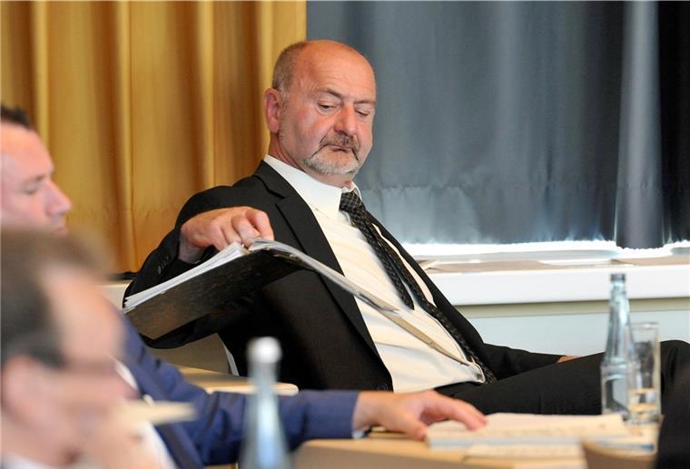 Sitzung: AfD-Politiker Jürgewitz wird Zugang verwehrt Thomas Jürgewitz weigerte sich sowohl einen Corona-Test zu machen als auch während der Sitzung Maske zu tragen.