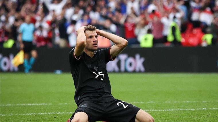 Unikat sagt „Servus“: Müllers DFB-Abschied mit WM-Wunsch Thomas Müller nach seiner vergebenen Großchance im EM-Achtelfinale 2021.