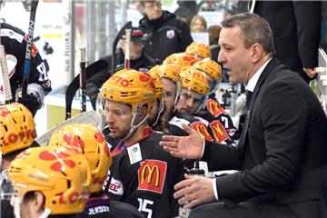 Thomas Popiesch mit Anweisungen. Foto Scheer