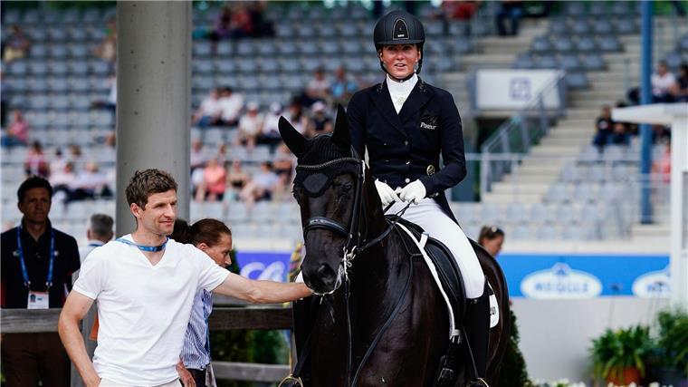 Warum Isabell Werth das Millionen-Pferd der Müllers reitet Thomas und Lisa Müller betreiben zusammen ein Gestüt.
