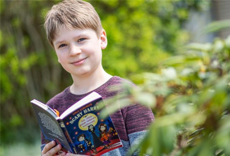 Der beste Vorleser kommt aus Bremerhaven Thorge von Harten (12) wird das Land Bremen beim Vorlesewettbewerb in Berlin vertreten.