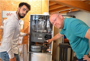 Thorsten Fischer (rechts) hat mit Mohammed Alali einen engagierten Auszubildenden gefunden.