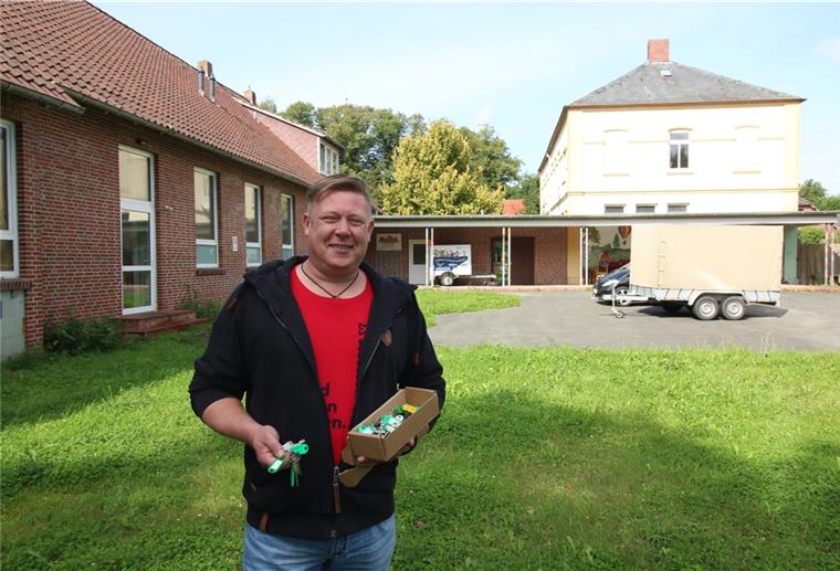 Klassenräume werden Wohlfühl-Wohnungen Thorsten Memenga ist Eigentümer der Stollhammer Schule. Er möchte in die Schulgebäude ein gutes Dutzend Wohnungen bauen lassen.