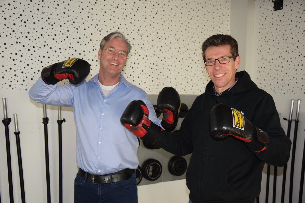 Thorsten Plümer (von links) und Jörg Brunkhorst boxen sich durch: Das Duo plant die erste Nordenhamer Sport- und Aktivmesse.