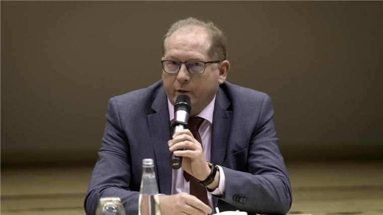 Bremerhaven-CDU geht die Grünen an: Wo sind die 100 Millionen aus der OTB-Reserve? Thorsten Raschen,Bremerhavener Mitglied im Landeshafenausschuss.