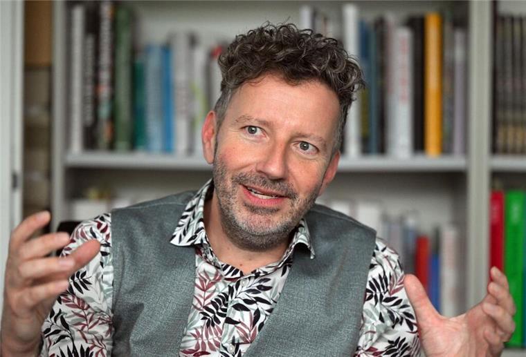 Thorsten Schorn glaubt nicht an die Uns-mag-niemand-These Thorsten Schorn kommentiert in diesem Jahr erstmals den Eurovision Song Contest für das deutsche Publikum.