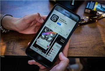 Ein Threads-Logo auf einem Smartphone