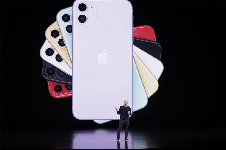 Apple stellt neue iPhones vor Tim Cook, Geschäftsführer von Apple, spricht über das neue iPhone.