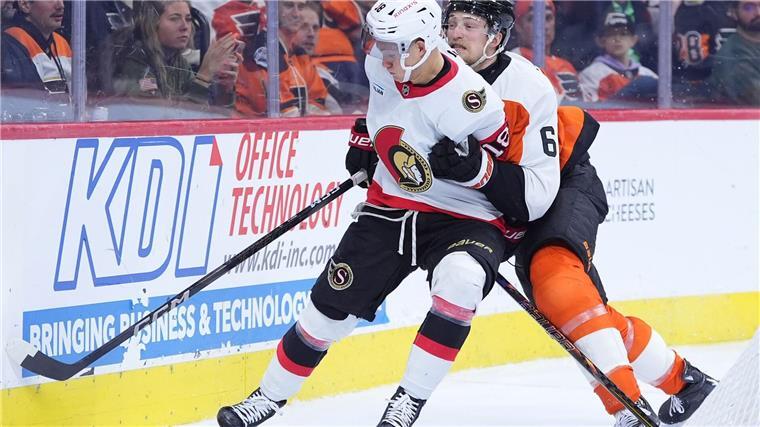Stützle-Vorlage leitet nächsten Sieg von Ottawa in NHL ein Tim Stützle (l) leitete das 1:0 für Ottawa gegen Philadelphia ein.