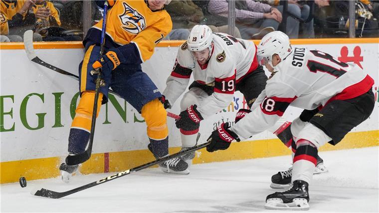Trump empfängt NHL-Meister - Stützle gelingt Historisches Tim Stützle (r.) hat in dieser Saison in 53 Partien ebenso viele Scorerpunkte gesammelt.