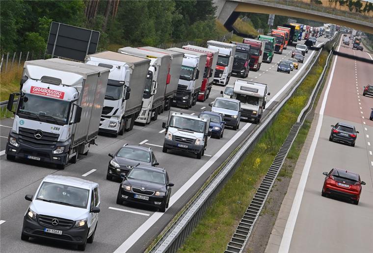 Tempolimit auf Autobahnen: Scholz mit klarem Statement Timon Blath aus Debstedt hat gerade erst seinen Führerschein gemacht. Das Tempolimit auf Autobahnen ist für ihn ein schwieriges Thema.