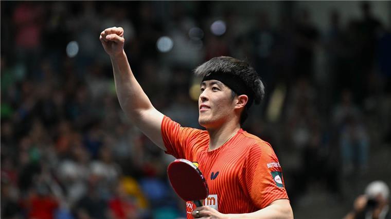 Grand Smash: Dang Qiu gewinnt deutsches Tischtennis-Duell Tischtennis-Profi Dang Qiu.