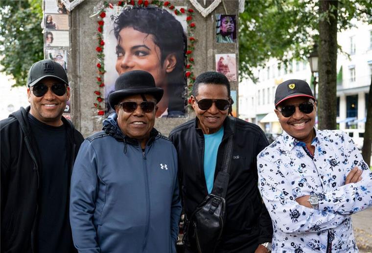 Michael Jacksons Bruder Tito mit 70 gestorben Tito Jackson (Zweiter von links) war mit seinen Brüdern Jackie und Marlon sowie seinem Sohn Taryll erst vor einer Woche in München. (Archivbild)