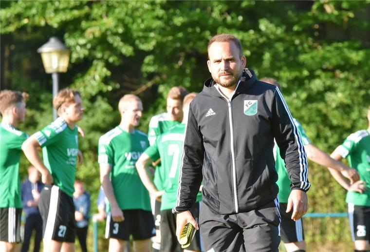 Amateurfußballer sehen die WM in Katar kritisch Tjark Seidenberg, Trainer beim FC Hagen/Uthlede