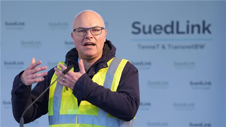 Bohrarbeiten für Elbtunnel für Suedlink-Stromtrasse starten Tobias Goldschmidt sieht in der Stromautobahn Suedlink einen „Gamechanger“.