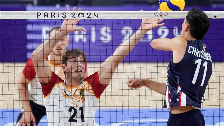 Deutsche Volleyballer wahren kleine Chance auf K.o.-Runde Tobias Krick sorgte für den entscheidenden Punkt.