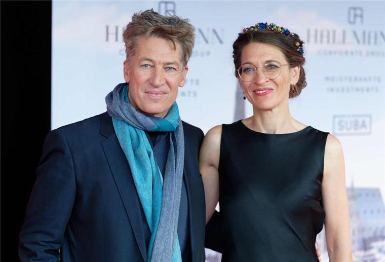 Tobias Moretti ist nicht nur ein Schauspiel-Star. Gemeinsam mit seiner Frau Julia betreibt er eine Landwirtschaft in Tirol. (Bild: Archiv)