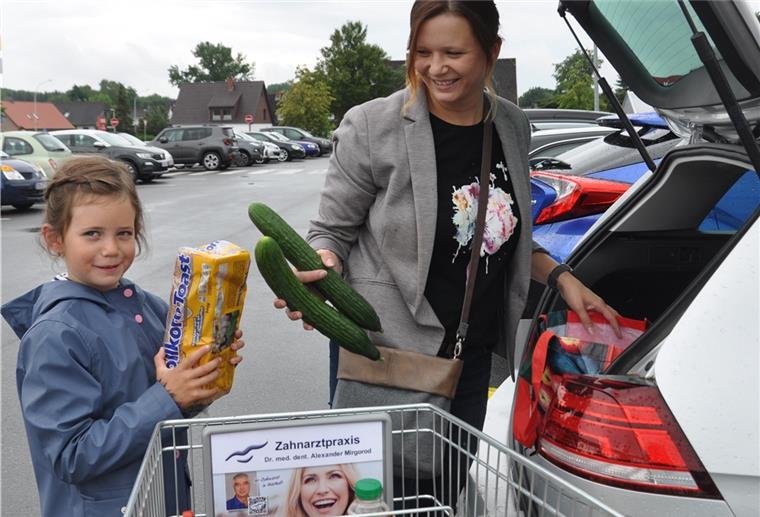 Mehrwertsteuersenkung ist kaum zu spüren Tochter Hanna hilft Jana Kuntzmann beim Einkauf. Der Vollkorntoast in ihrer Hand hat exakt so viel gekostet wie vor zwei Wochen, die Gurken sind nur noch halb so teuer. Ein Effekt der Mehrwertsteuersenkung ist an solchen Preisen nicht unmittelbar erkennbar.